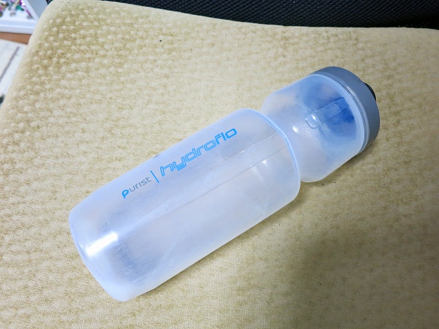 レビュー】SPECIALIZED「Purist Watergate Bottle 23oz」 | 東京～大阪 